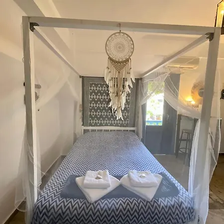 Chez Cecile Mokhlos